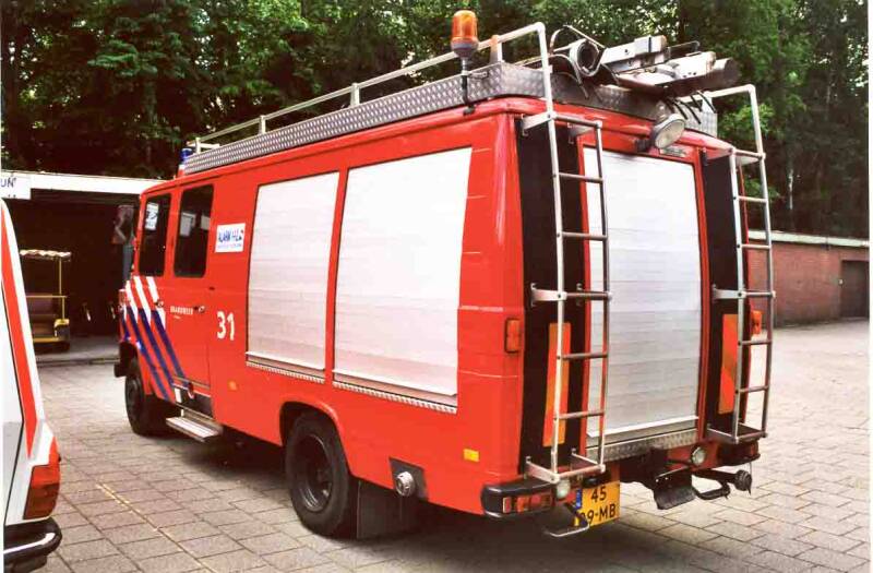 Kenteken: 45-09-MB Roepnummer: 712 > 730 Type voertuig: TS9 LD3000 HD250 T1500 Merk &amp; Type: Mercedes Benz L608D35 Opbouw: Bikkers Bouwjaar: 1977 In dienst: 1977 Uit dienst: 1994. Standplaats Kaatsheuvel.  Overgenomen van Hank