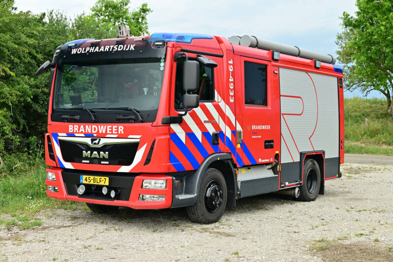 Kenteken: 45-BLF-7 Roepnummer: 19-4933 Type voertuig: TS6 LD2500 HD400 T1500/70 Merk &amp; Type: MAN 12.250BBF[TGL] Opbouw: DRV-Rosenbauer Bouwjaar: 2018 In dienst: 2018 Uit dienst: