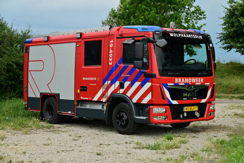 Kenteken: 45-BLF-7 Roepnummer: 19-4933 Type voertuig: TS6 LD2500 HD400 T1500/70 Merk &amp; Type: MAN 12.250BBF[TGL] Opbouw: DRV-Rosenbauer Bouwjaar: 2018 In dienst: 2018 Uit dienst: