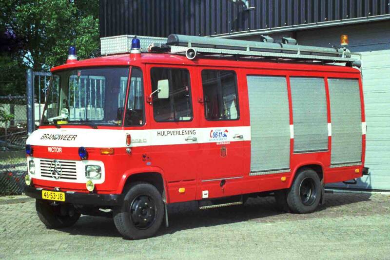 Kenteken: 46-53-JB Roepnummer: 773 Type voertuig: HV-2 / PM9 Merk &amp; Type: Mercedes Benz LF608D29 Opbouw: Brandweer Bouwjaar: 1975 In dienst: 198. Uit dienst: 1998. Opmerkingen: Ombouw in eigen beheer uit TS.