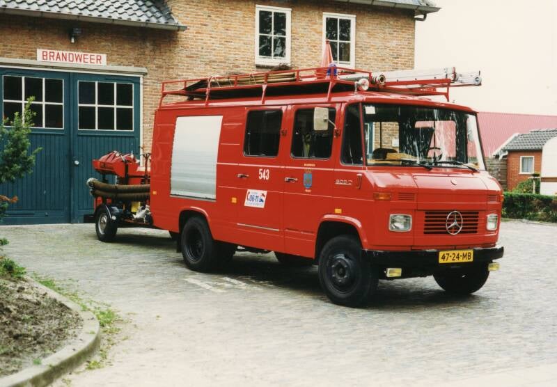 Kenteken: 47-24-MB Roepnummer: 543 Type voertuig: TS7 HD200 T800 Merk &amp; Type: Mercedes Benz LF608D35 Opbouw: van Bergen Bouwjaar: 1975 In dienst: 1975 Uit dienst: 1992