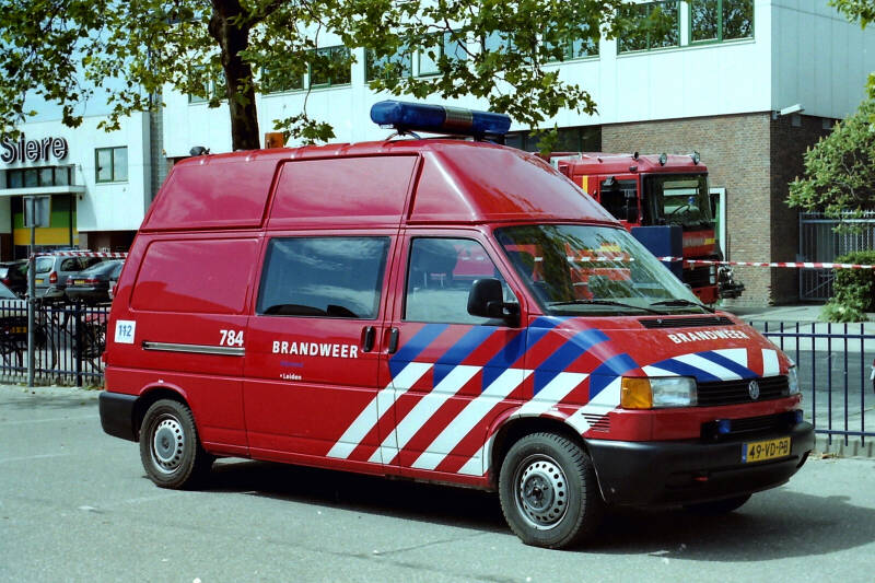 Kenteken: 49-VD-PB Roepnummer: 66-784 > 16-4282 Type voertuig: WO Merk &amp; Type: Volkswagen Transporter T4TDi Opbouw: C&amp;C-Products Bouwjaar: 1999 In dienst: 1999 Uit dienst: 2017. Opmerkingen: Omgebouwd tot AB en verplaats naar post Leiderdorp (16-4382) 