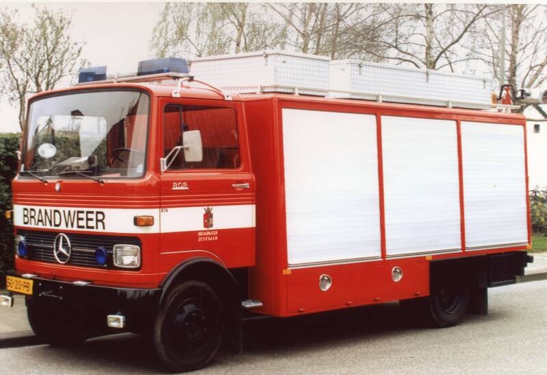 Kenteken: 50-20-PB Roepnummer: 874 Type voertuig: HV-2 Merk &amp; Type: Mercedes Benz LP808-36 Opbouw: den Hartog Bouwjaar: 1976 In dienst: 1976 Uit dienst: 1991