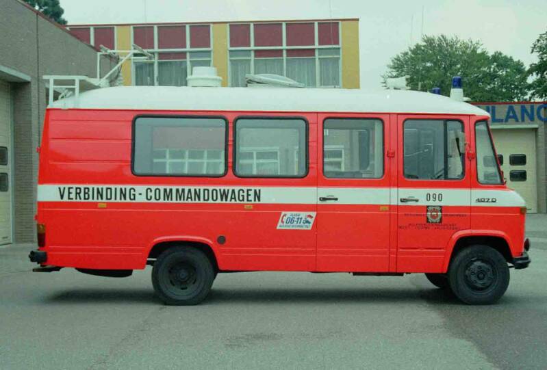 Kenteken: 50-BB-99 Roepnummer: 090 Type voertuig: VC-2 Merk &amp; Type: Mercedes Benz LF407D35 Opbouw: Hondebrink Bouwjaar: 1978 In dienst: 1978 Uit dienst: 1999 Standplaats: Ede