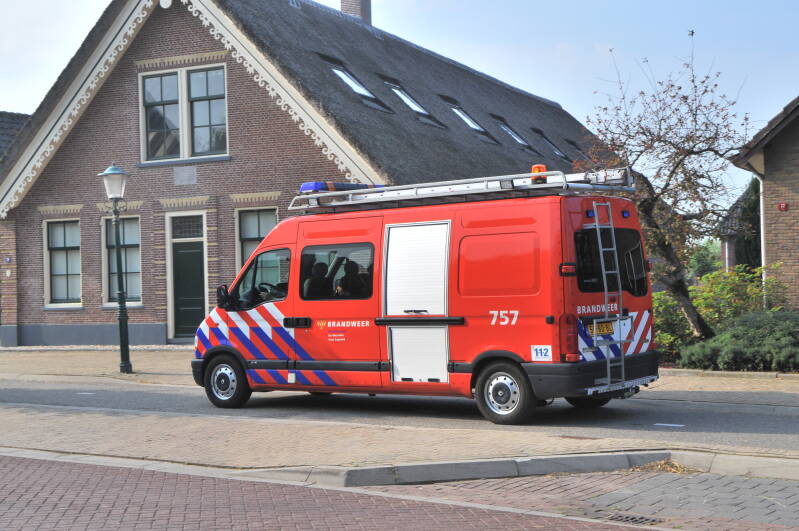 Kenteken: 50-BD-BL Roepnummer: 757 Type voertuig: PM5 Merk &amp; Type: Renault Master T35-2,5DCi Opbouw: Bakker Bouwjaar: 2002 In dienst: 2002 Uit dienst: