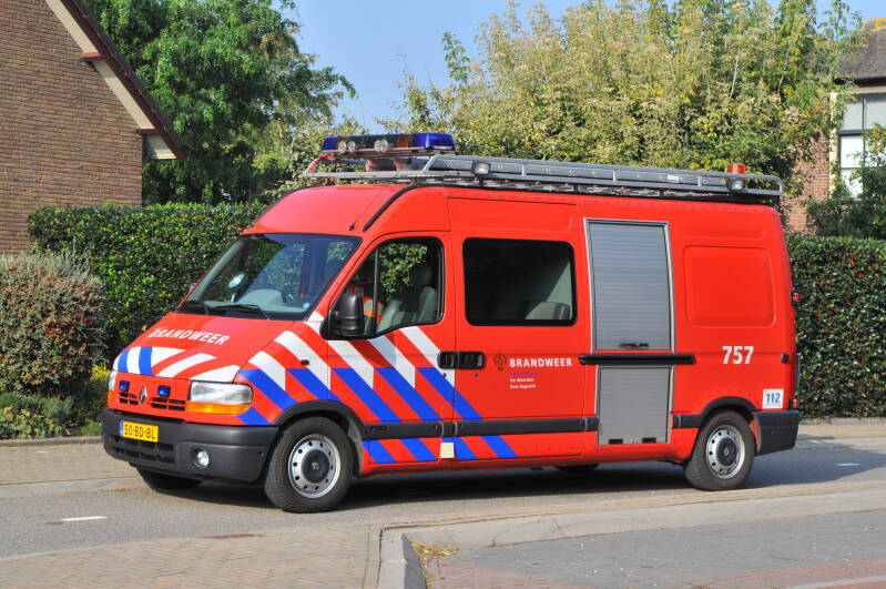 Kenteken: 50-BD-BL Roepnummer: 757 Type voertuig: PM5 Merk &amp; Type: Renault Master T35-2,5DCi Opbouw: Bakker Bouwjaar: 2002 In dienst: 2002 Uit dienst: