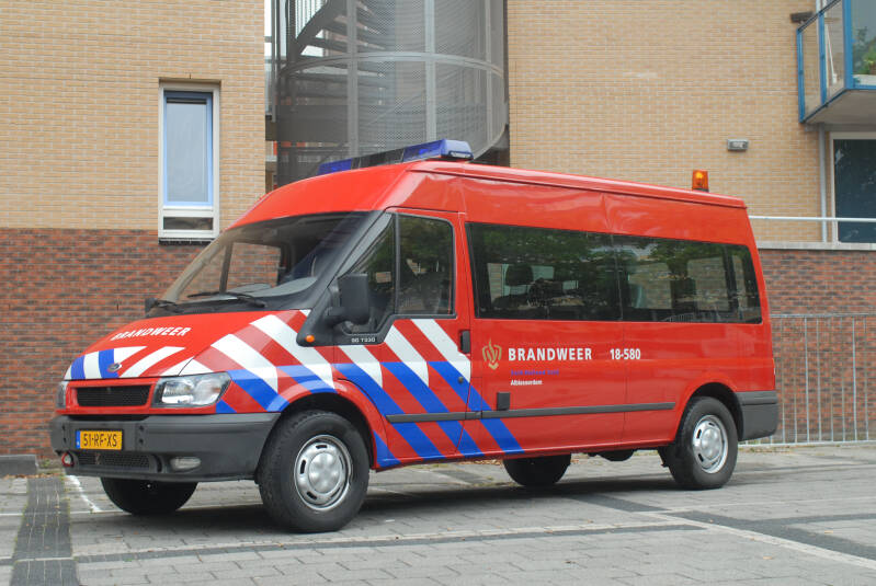 Kenteken: 51-RF-XS Roepnummer: 18-580 > 18-6701 Type voertuig: DB-K Merk &amp; Type: FordTransit Tourneo 330L2,4D[90T330] Opbouw: Bouwjaar: 2005 In dienst: 2005 Uit dienst: 2016