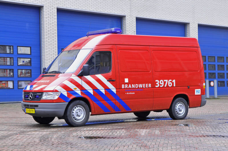 Kenteken: 51-VB-PX Roepnummer: 39-761 > 07-3688 Type voertuig: AB Merk &amp; Type: Mercedes Benz 308D35[Sprinter] Opbouw: Bouwjaar: 1998 In dienst: 1998 Uit dienst: 2012 Opmerkingen: Ombouw naar PM.-TD (07-3687) 