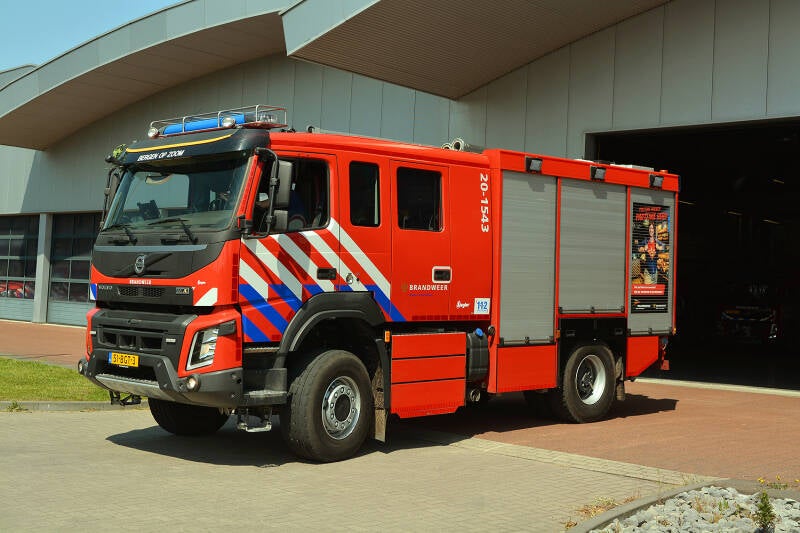 Kenteken: 51-BGT-3 Roepnummer: 20-1543 Type voertuig: TST7 LD3000 HD250 T3000/150 Merk &amp; Type: Volvo FMX.370(4x4) Opbouw: Ziegler Brandweertechniek Bouwjaar: 2016 In dienst: 2020 Uit dienst:. Afkomstig van Halsteren.