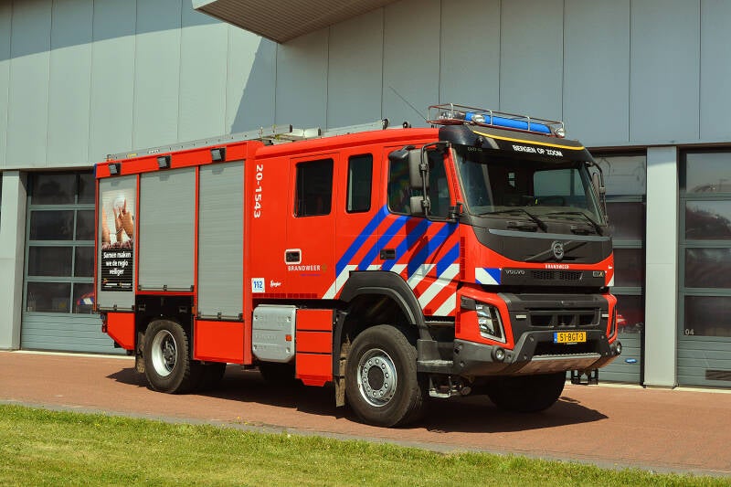 Kenteken: 51-BGT-3 Roepnummer: 20-1543 Type voertuig: TST7 LD3000 HD250 T3000/150 Merk &amp; Type: Volvo FMX.370(4x4) Opbouw: Ziegler Brandweertechniek Bouwjaar: 2016 In dienst: 2020 Uit dienst:. Afkomstig van Halsteren.