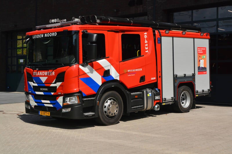 Kenteken: 51-BTT-9 Roepnummer: 16-4131 Type voertuig: TS7 LD3000 HD400 T2000 Merk &amp; Type: Scania P320B4x2NZ31L Opbouw: Kenbri-Rosenbauer Bouwjaar: 2023 In dienst: 2023 Uit dienst: Standplaats: Leiden - Noord. T.b.v. de vrijwilligersgroep.