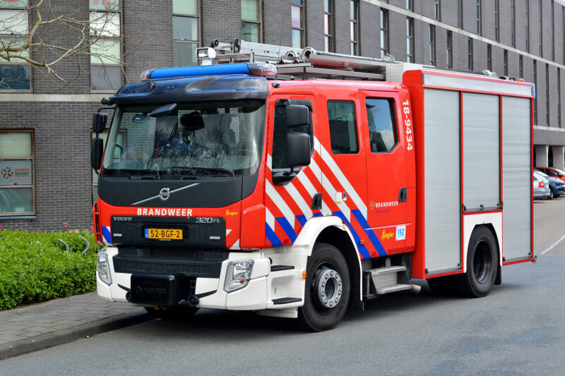 Kenteken: 52-BGF-2 Roepnummer: 18-9434 Type voertuig: TS7 LD3000 HD265 T3000 Merk &amp; Type: Volvo FE320 Opbouw: Ziegler Brandweertechniek Bouwjaar: 2015 In dienst: 2020 Uit dienst: Standplaats: Spinel - Veiligheidscentrum