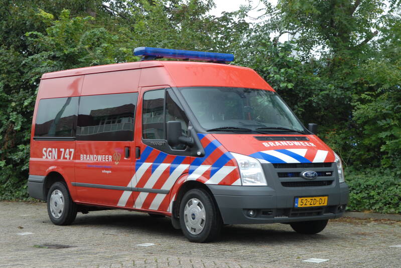 Kenteken: 52-ZD-DJ Roepnummer: SGN747 > 10-5601 Type voertuig: DB Merk &amp; Type: FordTransit Tourneo 100TDCi Opbouw: Bouwjaar: 2008 In dienst: 2008 Uit dienst: 2015 Naar Berkhout. 