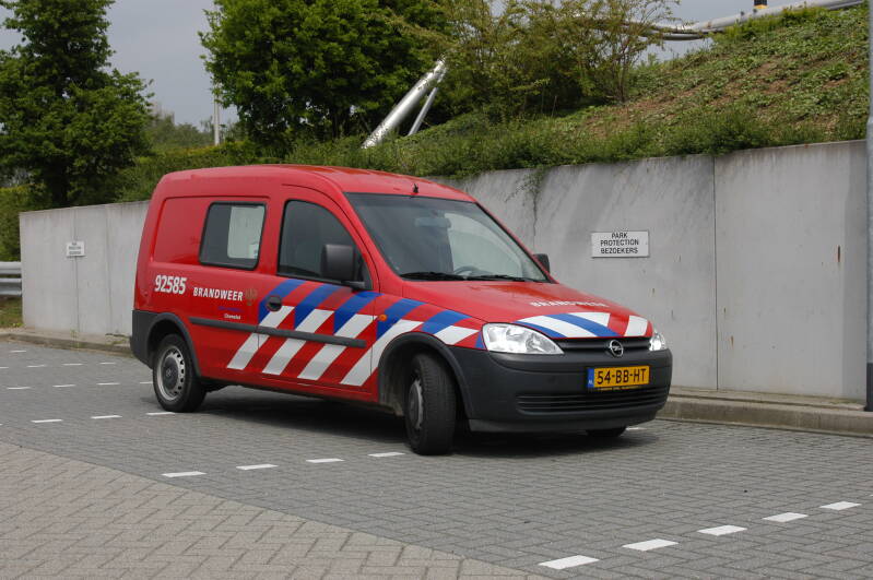 Kenteken: 54-BB-HT Roepnummer: B21 > 92-585 Type voertuig: PM2 Merk &amp; Type: Opel Combo 1.7DTL Van Opbouw: Bouwjaar: 2002 In dienst: 2002 Uit dienst: Standplaats: Geleen