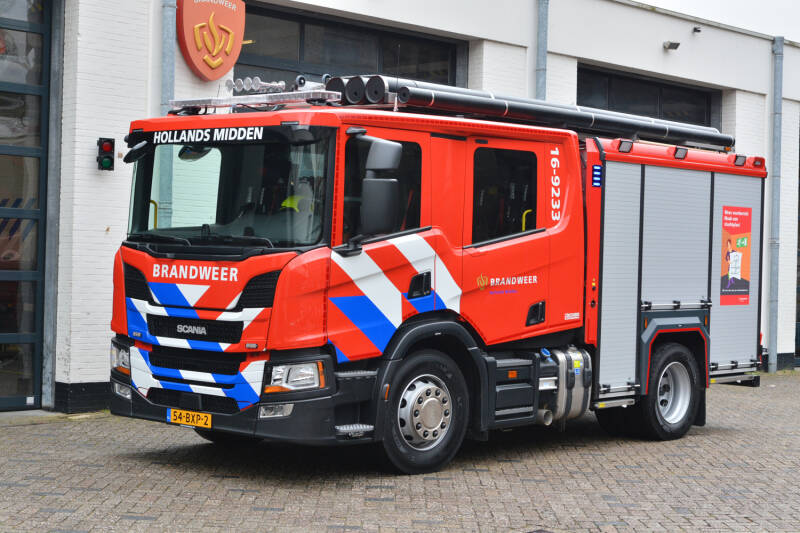 Kenteken: 54-BXP-2 Roepnummer: 16-9233 Type voertuig: TS7 LD3000 HD400 T2000 Merk &amp; Type: Scania P320B4x2NZ31L Opbouw: Kenbri-Rosenbauer Bouwjaar: 2024 In dienst: 2024 Uit dienst: Standplaats: Leiden