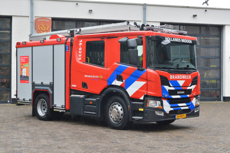 Kenteken: 54-BXP-2 Roepnummer: 16-9233 Type voertuig: TS7 LD3000 HD400 T2000 Merk &amp; Type: Scania P320B4x2NZ31L Opbouw: Kenbri-Rosenbauer Bouwjaar: 2024 In dienst: 2024 Uit dienst: Standplaats: Leiden