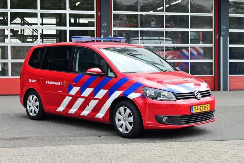 Kenteken: 54-ZSR-7 Roepnummer: 09-4801 Type voertuig: DA Merk &amp; Type: Volkswagen Touran 1,6TDi Opbouw: Bouwjaar: 2013 In dienst: 2024 Uit dienst: Standplaats: Utrecht - Voordorp