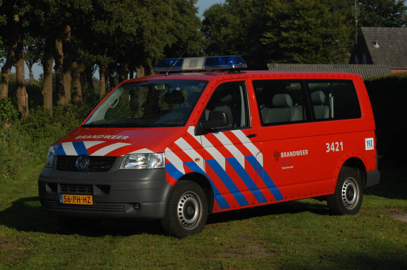 Kenteken: 56-PH-HZ Roepnummer: 3421 Type voertuig: DB-K Merk &amp; Type: Volkswagen Transporter T5-Kombi 1,9TDi Opbouw: Bouwjaar: 2004 In dienst: 2004 Uit dienst: 2010