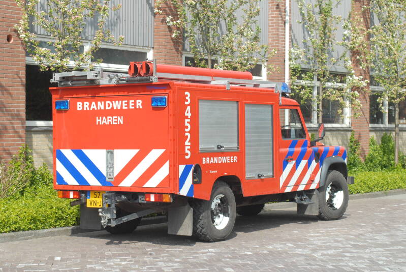 Kenteken: 57-VN-JB Roepnummer: 34-525 > 01-2089 Type voertuig: AS3 LD3000 [MSD-LD400+DP] Merk &amp; Type: Landrover Defender 130 Opbouw: Hoogstaal Bouwjaar: 2000 In dienst: 2000 Uit dienst: 2013