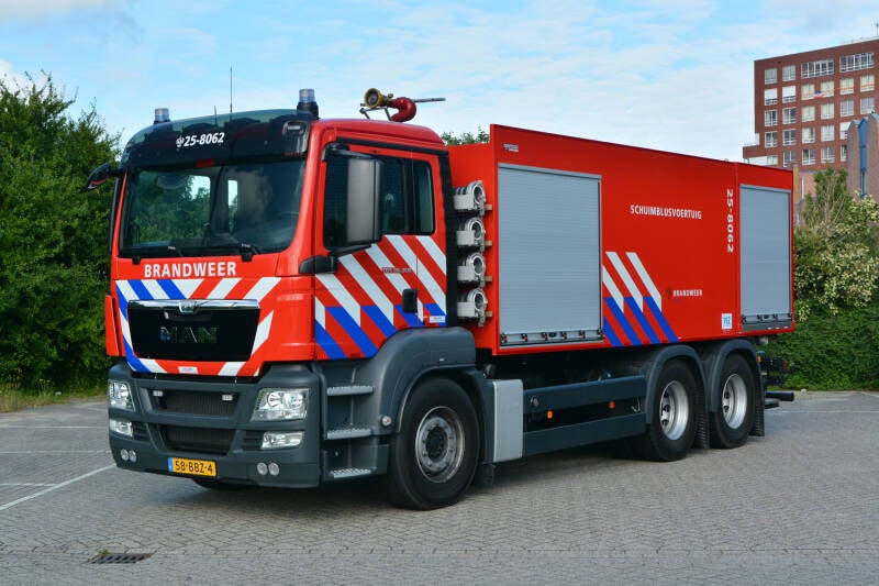 Kenteken: 58-BBZ-4 Roepnummer: 25-8062 Type voertuig: SB2 LD4500 T7000/3000 Merk &amp; Type: MAN 26.360BL(6x4)[TGS] Opbouw: Gemco Bouwjaar: 2013 In dienst: 2013 Uit dienst:. Regionaal voertuig. Opbouw v/m SBH container