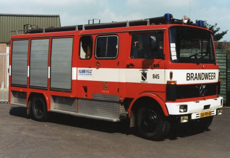 Kenteken: 58-PB-88 Roepnummer: 845 Type voertuig: TS9 LD2500 HD300 T1000 Merk &amp; Type: Mercedes Benz LPF913-36 Opbouw: Bikkers Bouwjaar: 1979 In dienst: 1979 Uit dienst: 1998
