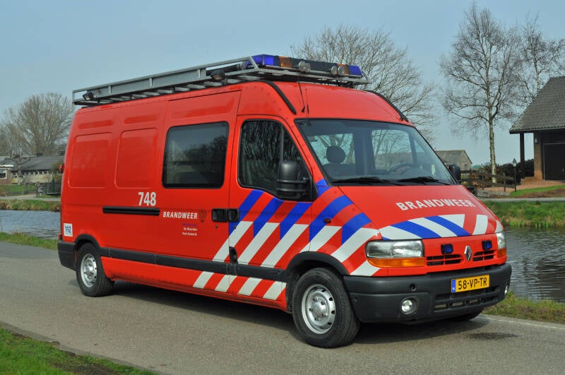 Kenteken: 58-VP-TR Roepnummer: 748 > 09-6180 Type voertuig: GM6 Merk &amp; Type: Renault Master 3,5TD Opbouw: Bouwjaar: 2000 In dienst: 2000 Uit dienst: