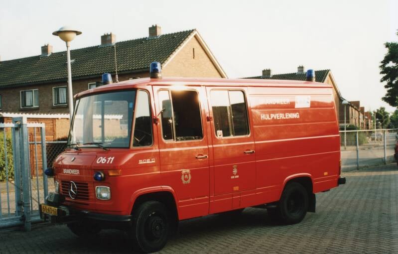 Kenteken: 60-40-XB Roepnummer: 671 Type voertuig: HV-2 Merk &amp; Type: Mercedes Benz LF508D29 Opbouw: Bouwjaar: 1977 In dienst: 1990 Uit dienst: 1997
