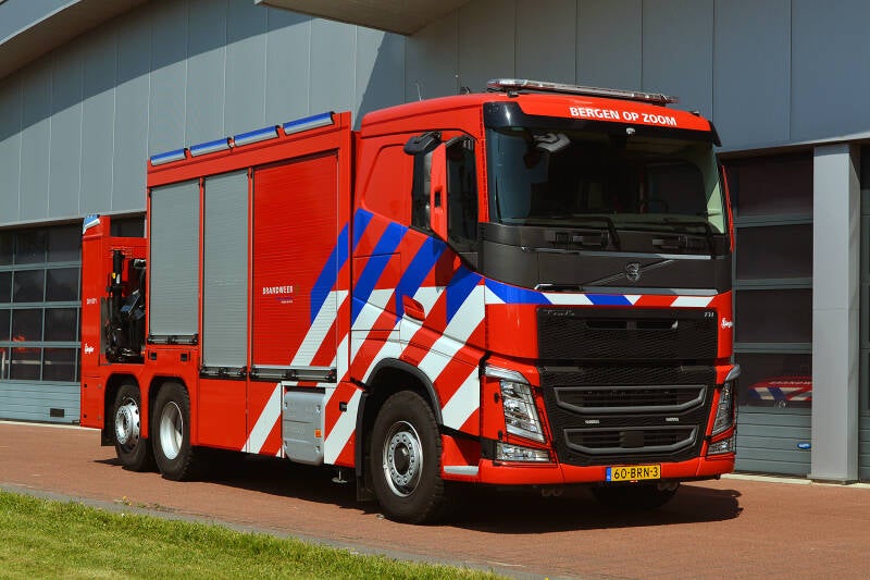 Kenteken: 60-BRN-3 Roepnummer: 20-1571 Type voertuig: HV-KR Merk &amp; Type: Volvo FH460(6x2) Opbouw: Ziegler Brandweertechniek-Hiab Bouwjaar: 2021 In dienst: 2021 Uit dienst: