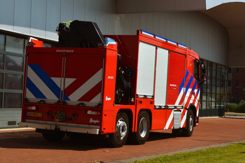Kenteken: 60-BRN-3 Roepnummer: 20-1571 Type voertuig: HV-KR Merk &amp; Type: Volvo FH460(6x2) Opbouw: Ziegler Brandweertechniek-Hiab Bouwjaar: 2021 In dienst: 2021 Uit dienst: