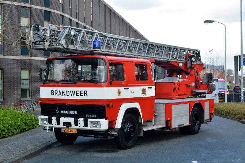 Kenteken 62-BVS-3. Roepnummer:851