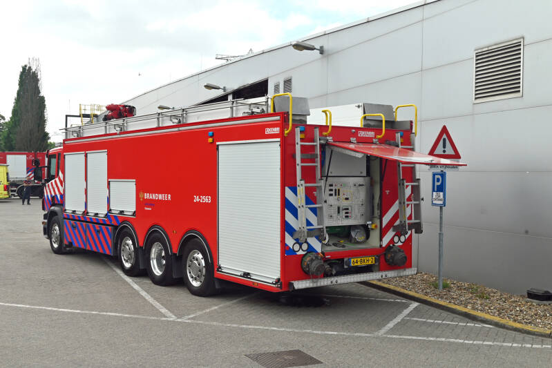 Kenteken: 64-BKH-2 Roepnummer: 24-2563 Type voertuig: SB2 LD10000 T9000/6000 Merk &amp; Type: Scania P450(8x2/6) Opbouw: Kenbri-Hale Bouwjaar: 2018 In dienst: 2018 Uit dienst: Standplaats: Geleen