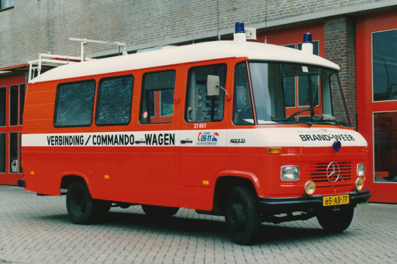Kenteken: 65-AB-77 Roepnummer: 679 > 897  Type voertuig: VC-2 Merk &amp; Type: Mercedes Benz L407D35 Opbouw: Hondebrink Bouwjaar: 1977 In dienst: 1977 Uit dienst: 1998