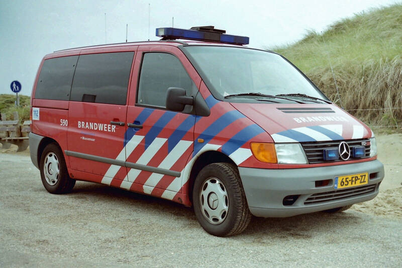 Kenteken: 65-FP-ZZ Roepnummer: 590 Type voertuig: DA-OD / VC-3 Merk &amp; Type: Mercedes Benz 112CDi [Vito] Opbouw: Bouwjaar: 2000 In dienst: 2000 Uit dienst: 2005.Opmerkingen: > regionale Brandweer Haaglanden. 