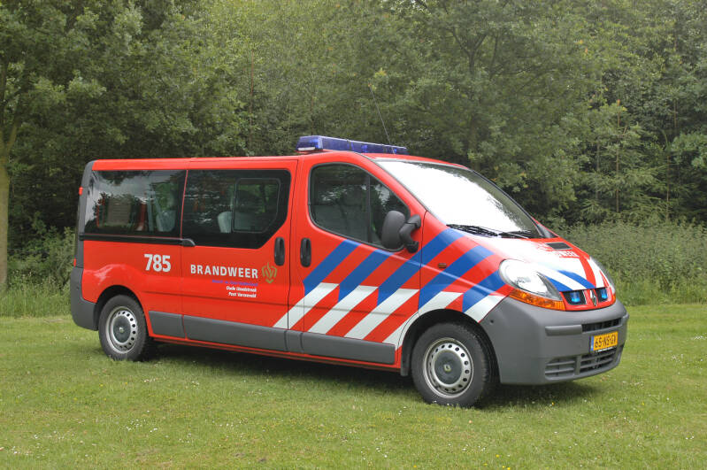 Kenteken: 65-NS-GV Roepnummer: 785 > 06-8802 Type voertuig: DB-K Merk &amp; Type: Renault Trafic 1200L1,9DCi-Combi Opbouw: Bouwjaar: 2004 In dienst: 2004 Uit dienst: 2014. Opmerkingen: Naar Gendringen (06-8805) 