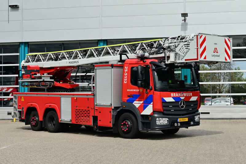 Kenteken: 66-BXV-1 Roepnummer: 25-5152 Type voertuig: AL-K30 Merk &amp; Type: Mercedes Benz 1630F55(6x2)[Atego] Opbouw: Hilton Bouwjaar: 2024 In dienst: 2024 Uit dienst:
