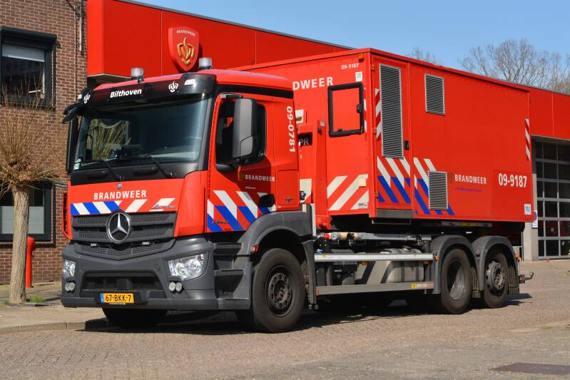Kenteken: 67-BKK-7 Roepnummer: 09-0781 Type voertuig: HA Merk &amp; Type: Mercedes Benz 2840LENA565(6x2)[Antos] Opbouw: Multilift Bouwjaar: 2018 In dienst: 2021 Uit dienst: . Afkomstig van brandweer IJsselsteijn.