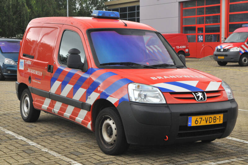 Kenteken: 67-VDB-1 Roepnummer: 15-6084 Type voertuig: PM2-TD Merk &amp; Type: Peugeot Partner 170C-1,6HDi Opbouw: Bouwjaar: 2007 In dienst: 2007 Uit dienst: 2017