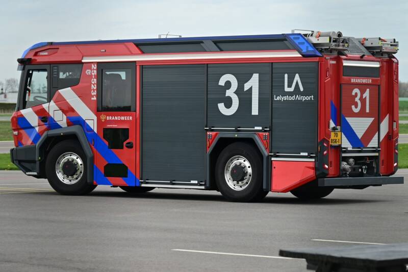 Kenteken: 70-BSK-1 Roepnummer: (31) 25-5231 Type voertuig: TS7 LD3000 HD250 T1200 Merk &amp; Type: Rosenbauer RT M912 Opbouw: BMW-Rosenbauer RT Bouwjaar: 2020 In dienst: 2025 Uit dienst: Standplaats: Lelystad