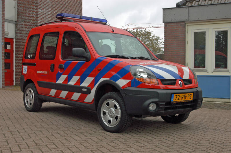 Kenteken: 72-RB-PZ Roepnummer: 81-791 > 22-5025 Type voertuig: DAT-WVD Merk &amp; Type: Renault Kangoo 1,9DC Opbouw: Bouwjaar: 2005 In dienst: 2005. Regionaal voertuig.