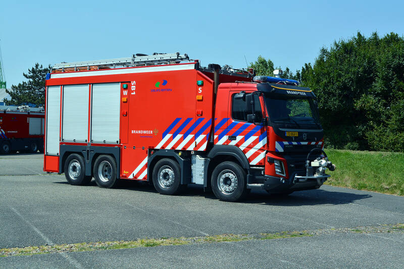 Kenteken: 72-BGF-1 Roepnummer: SB1 Type voertuig: SPB2 LD10000 T-/5000 P250 Merk &amp; Type: Volvo FMX400(8x4) Opbouw: Ziegler Brandweertechniek Bouwjaar: 2015 In dienst: 2015 Uit dienst: Standplaats: Vlissingen-Oost