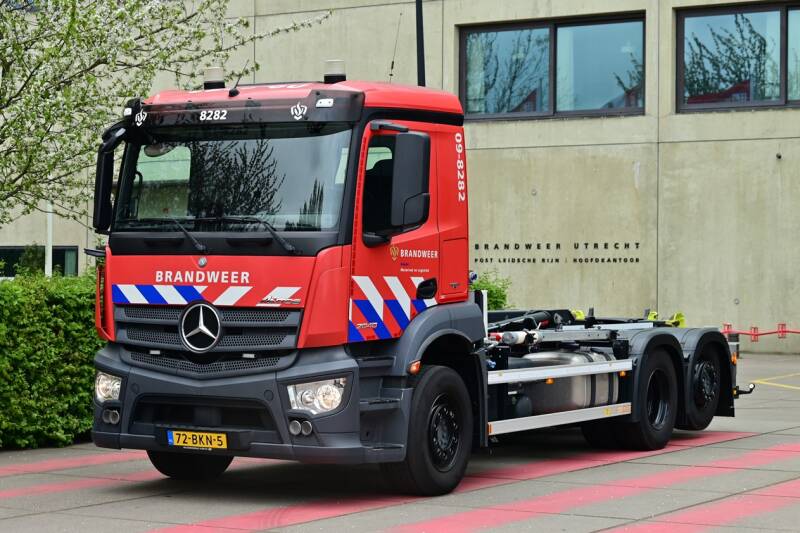 Kenteken: 72-BKN-5 Roepnummer: 09-9082 > 09-8282 Type voertuig: HA Merk &amp; Type: Mercedes Benz 2840LENA565(6x2)[Antos] Opbouw: Multilift Bouwjaar: 2018 In dienst: 2018 Uit dienst: Standplaats: Leidsche Rijn