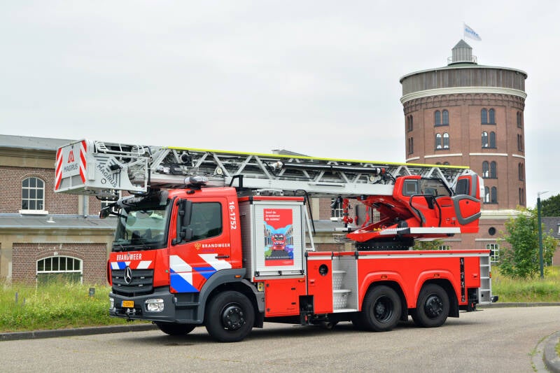Kenteken: 73-BXN-9 Roepnummer: 16-1752 Type voertuig: AL-K30 Merk &amp; Type: Mercedes Benz 1630F46(6x2) Opbouw: Hilton-Magirus Bouwjaar: 2024 In dienst: 2024 Uit dienst: