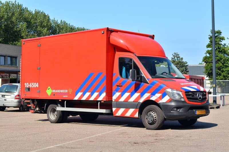 Kenteken: 73-BHV-8 Roepnummer: 10-6504 Type voertuig: VW-LO Merk &amp; Type: Mercedes Benz 516CDi43[Sprinter] Opbouw: CityBox-Dhollandia Bouwjaar: 2016 In dienst: 2016 Uit dienst: