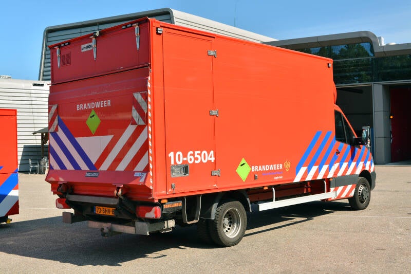 Kenteken: 73-BHV-8 Roepnummer: 10-6504 Type voertuig: VW-LO Merk &amp; Type: Mercedes Benz 516CDi43[Sprinter] Opbouw: CityBox-Dhollandia Bouwjaar: 2016 In dienst: 2016 Uit dienst: