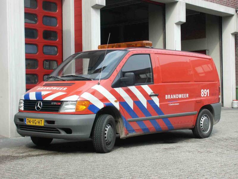 Kenteken: 74-VG-HT Roepnummer: 891 > 15-2183 Type voertuig: PM5-PR Merk &amp; Type: Mercedes Benz 108CDI30[Vito] Opbouw: Bouwjaar: 1999 In dienst: 1999 Uit dienst: 200.. Opmerkingen: Tbv brandkranencontrole. 