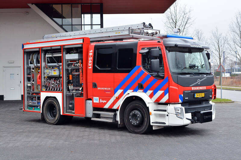 Kenteken: 74-BJS-2 Roepnummer: 18-5431 Type voertuig: TS7 LD3000 HD265 T3000 Merk &amp; Type: Volvo FE320 Opbouw: Ziegler Brandweertechniek Bouwjaar: 2017 In dienst: 2019 Uit dienst:  . Afkomstig van Schoonrewoerd.