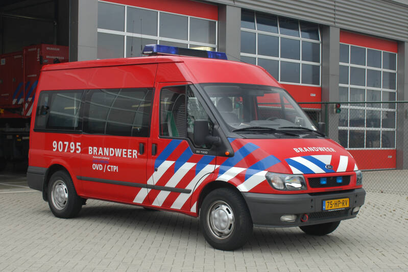 Kenteken: 75-HP-RV Roepnummer: 795 > 90-884 Type voertuig: DB-K Merk &amp; Type: Ford Transit 90T330 Opbouw: Bouwjaar: 2001 In dienst: 2001 Uit dienst: 2013 Standplaats: Heerlen. Opmerkingen: Naar Simpelveld (24-6801)