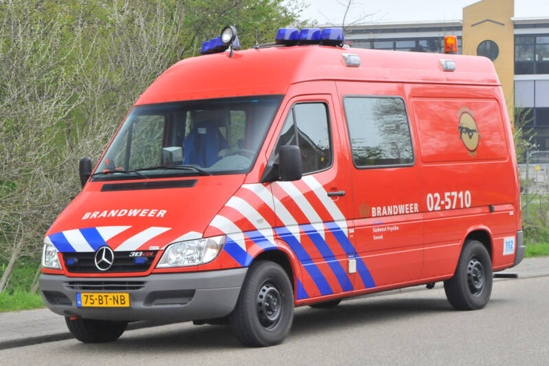 Kenteken: 75-BT-NB Roepnummer: 740 > 02-5710 Type voertuig: WO Merk &amp; Type: Mercedes Benz 313CDi35[Sprinter] Opbouw: HDS Bouwjaar: 2005 In dienst: 2005 Uit dienst: 2021