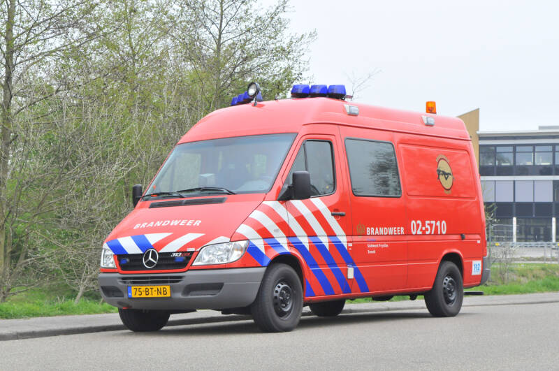 Kenteken: 75-BT-NB Roepnummer: 740 > 02-5710 Type voertuig: WO Merk &amp; Type: Mercedes Benz 313CDi35[Sprinter] Opbouw: HDS Bouwjaar: 2005 In dienst: 2005 Uit dienst: 2021