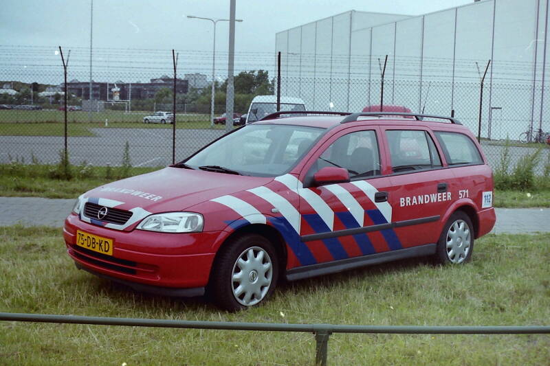 Kenteken: 75-DB-KD Roepnummer: 571 Type voertuig: DA Merk &amp; Type: Opel Astra-Caravan 1.6 Opbouw: Bouwjaar: 1999 In dienst: 2004 Uit dienst: 20... Opmerkingen: Overgenomen van bedrijfsbrandweer AKZO-Nobel te Sassenheim.